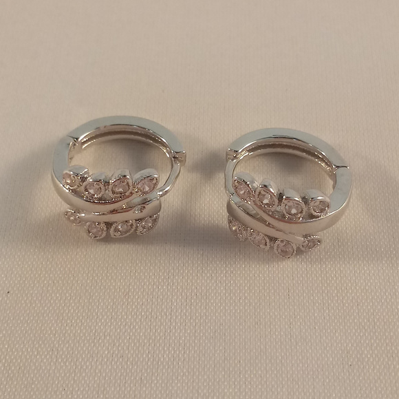 18K White Gold Filled Flower Leaf Swirl Diamond Zircon Hoop Earrings 15mm Gift - Picture 2 of 5